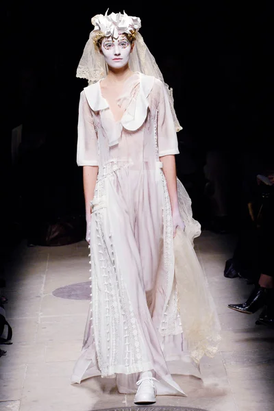 Look 15